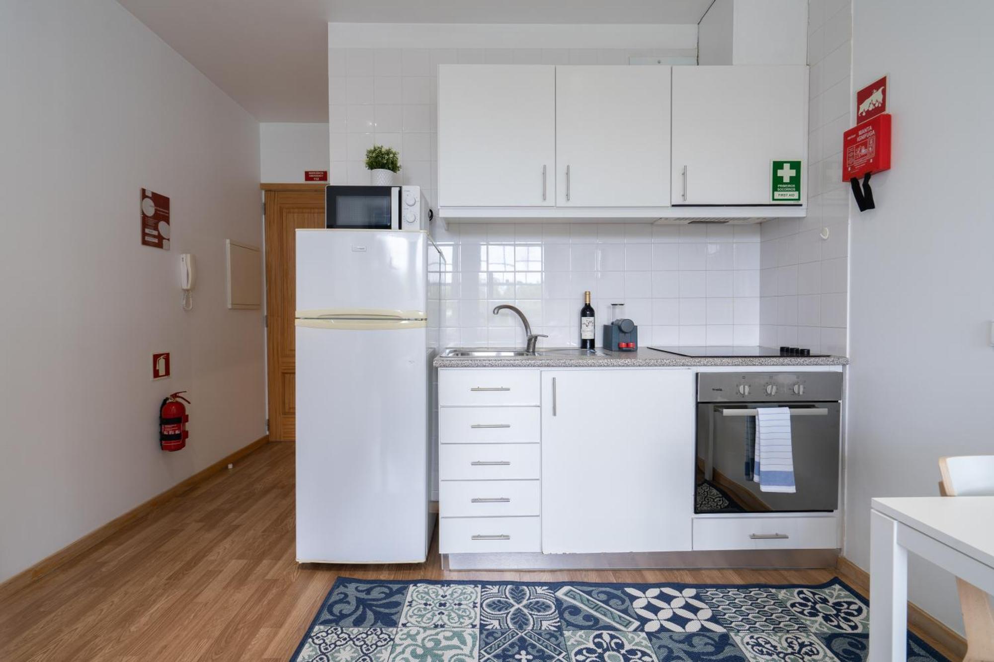 Host Wise - Enchanting Unique Flat - Ace Location * Oporto
